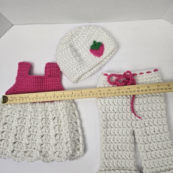 Handmade‎ Girls Matching Strawberry crocheted Set Pink White Baby 0-3 Months - Picture 7 of 8